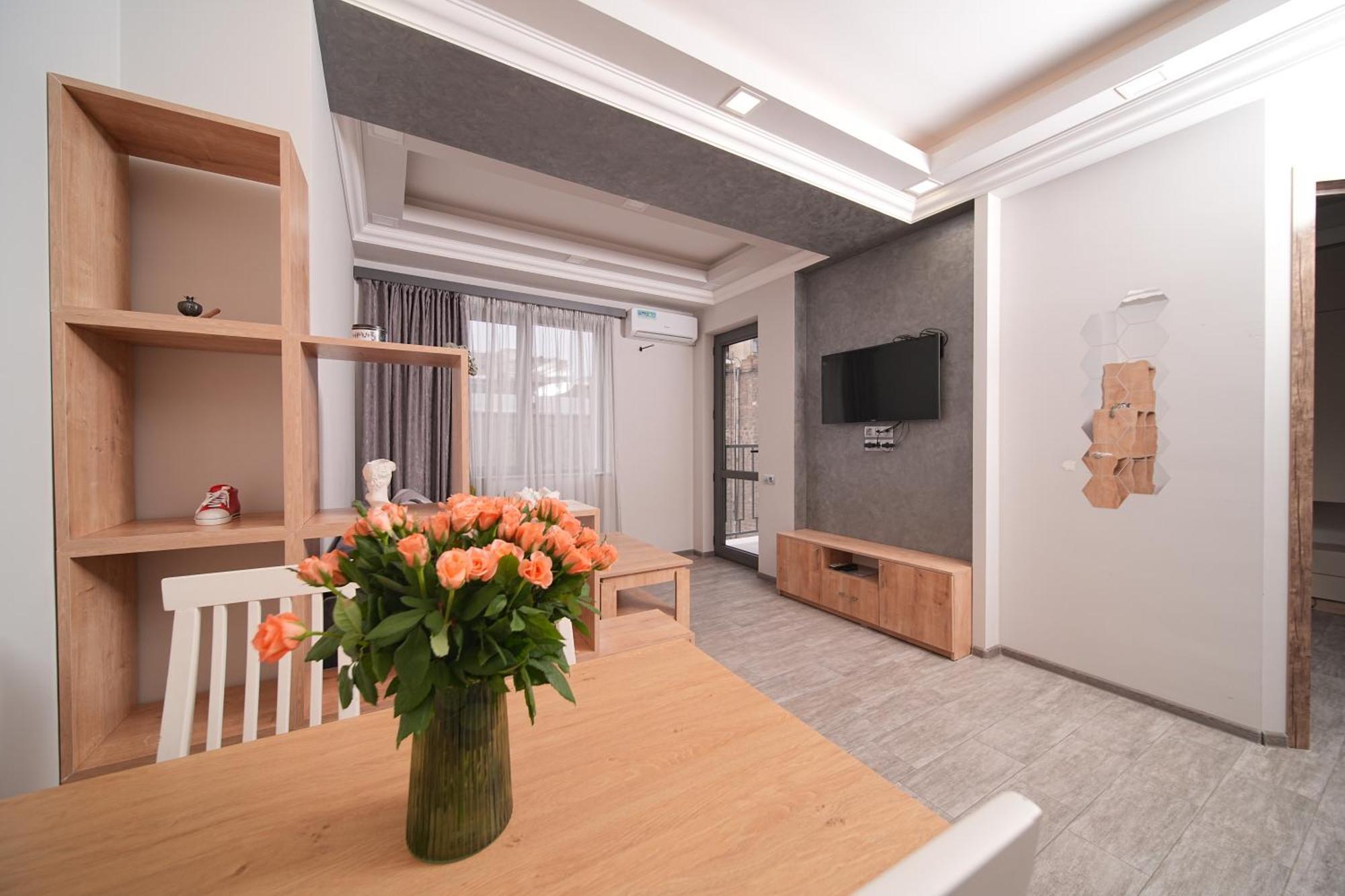 Cozy Apartments In The City Centre By Sweet Home Yerevan Exterior photo